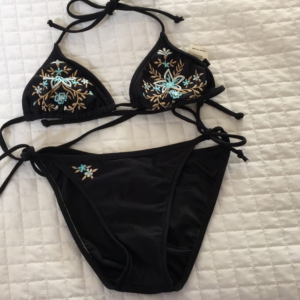 Radio Fiji Black Embroidered Bikini size Small